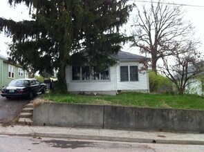 Building Photo - Kenwick Bungalow            20260620