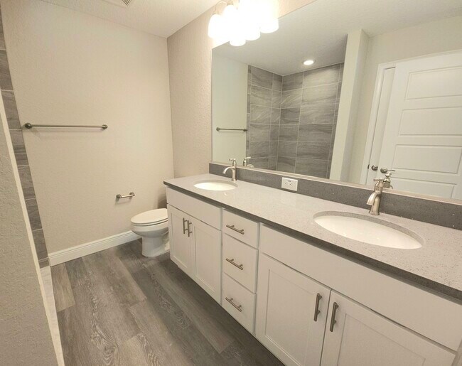 Building Photo - 67 Olive Dr