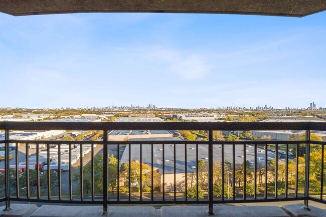 Building Photo - 1209 Harmon Cove Tower