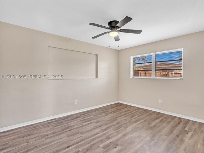 Building Photo - 365 NE 171st Terrace