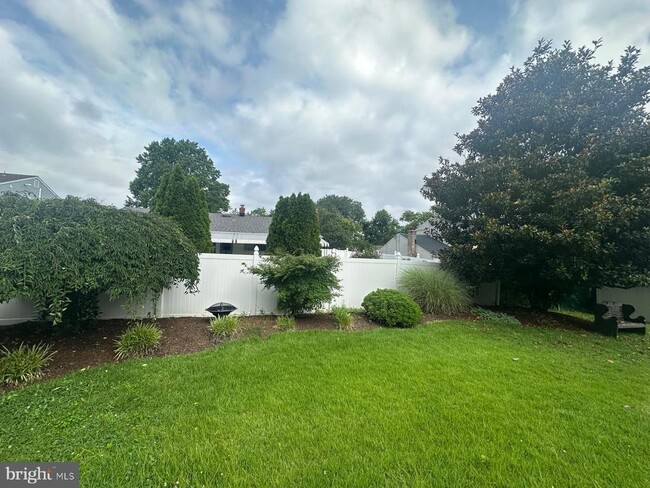 Building Photo - 318 Brentwood Ave