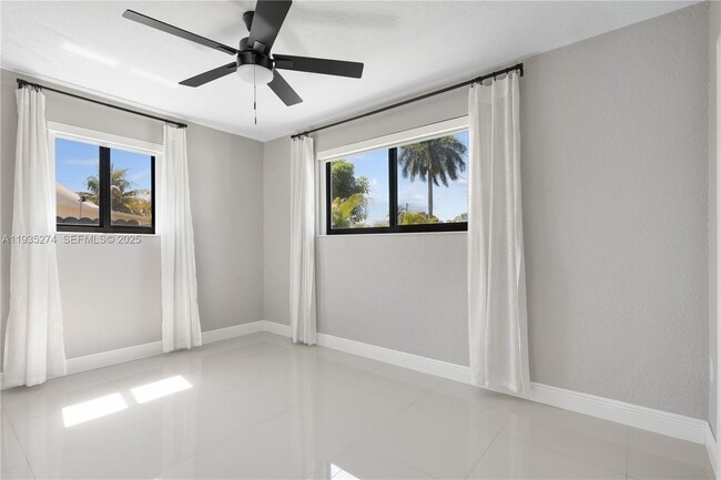 Building Photo - 4165 W 5th Ln