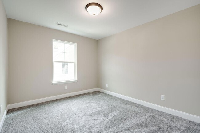 Building Photo - 1725 Oakvale Dr