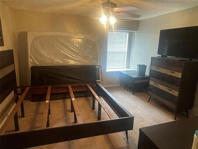 Building Photo - 3601 Leafield Dr