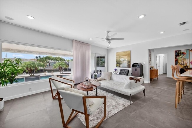 Building Photo - 2720 NE 59th St