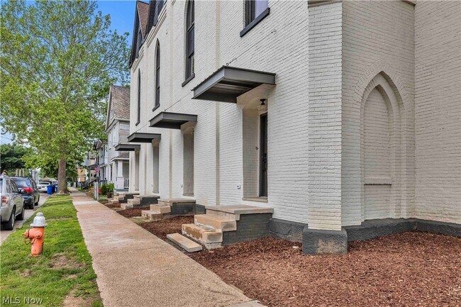 Building Photo - 2130 W 42nd St