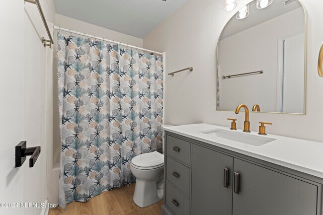 Building Photo - 798 Main St