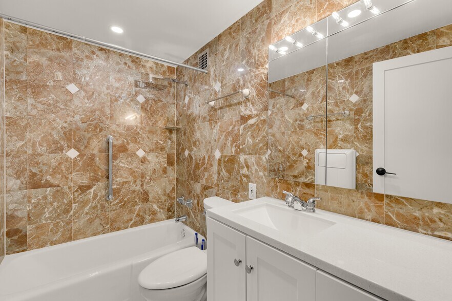 Primary Bathroom - 4141 N Henderson Rd