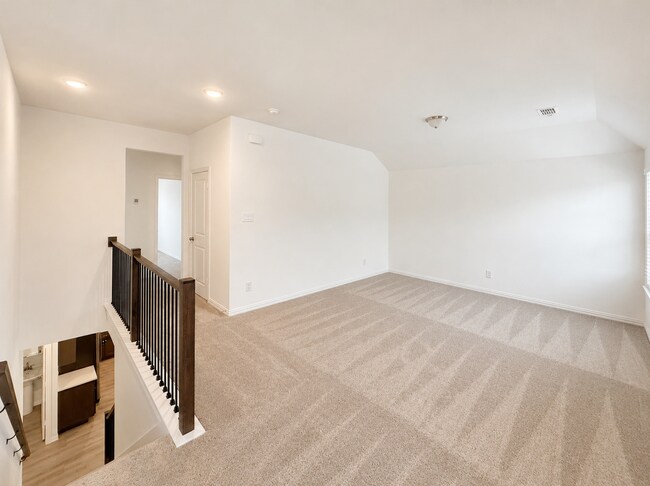 Building Photo - 715 Roanoke Dr