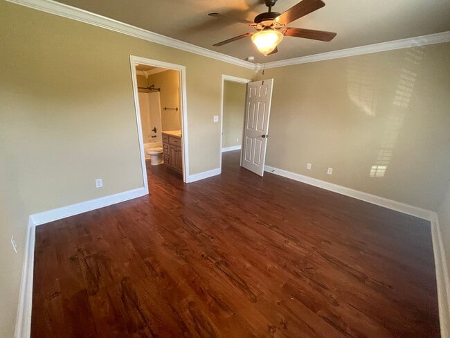 Building Photo - 3 bedroom 2 bath home. Walk to Ardmore Hig...
