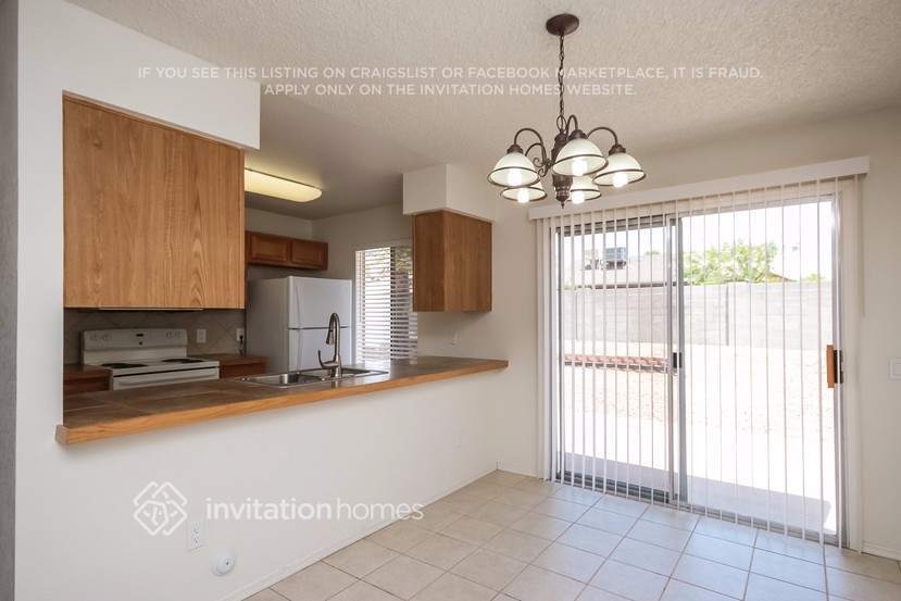 Building Photo - 3338 W Monona Dr