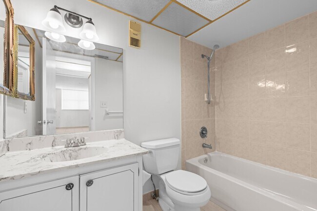 Building Photo - 500 Executive Center Dr