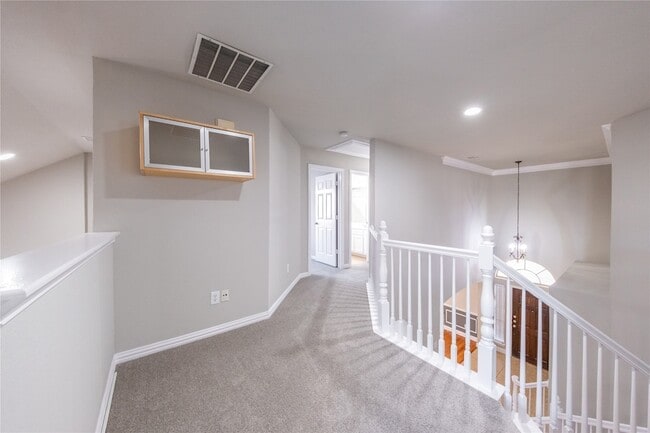 Building Photo - 1067 Valley Vista Dr