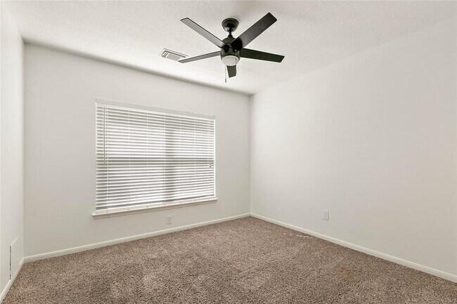Building Photo - 304 E Golden Arrow Cir