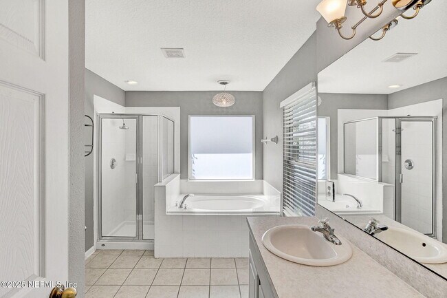 Building Photo - 2105 S Cranbrook Ave
