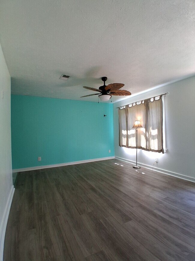 Building Photo - 4070 Long Line Ln