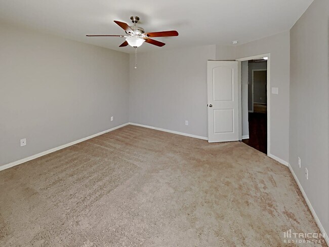 Building Photo - 2331 Oyster Bay Ave