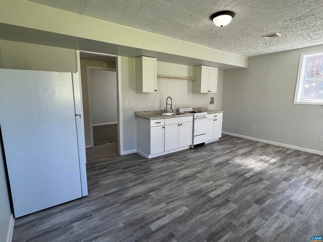 Building Photo - 1307 King St