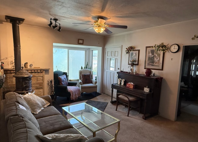 Building Photo - Cute Lehi rambler with tons of yard space ...