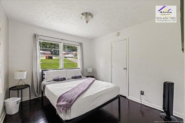 Building Photo - 743 Rustland Dr