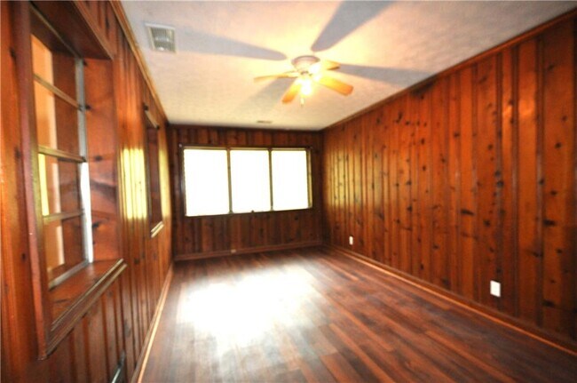 Building Photo - 486 Pegg Rd SW