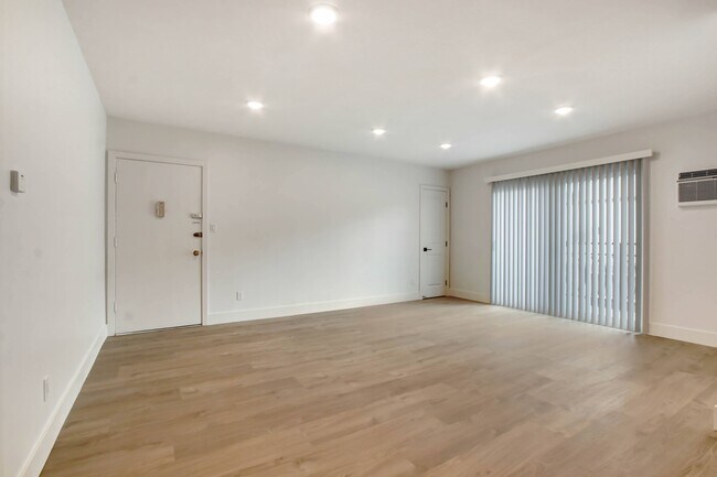 Building Photo - 1140 N Ogden