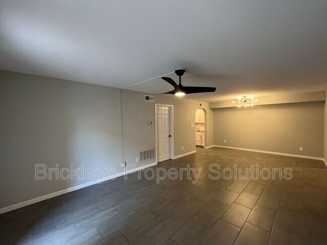 Building Photo - 8500 E Indian School Rd