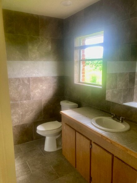 Building Photo - 1001 McDonald Dr