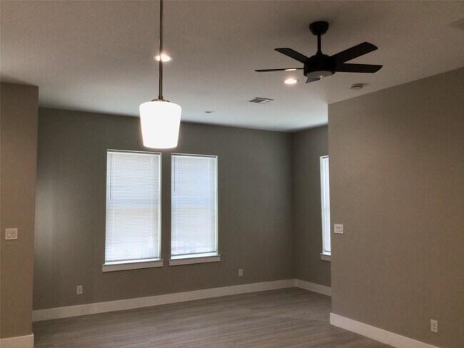 Building Photo - 2109 Marnel Rd