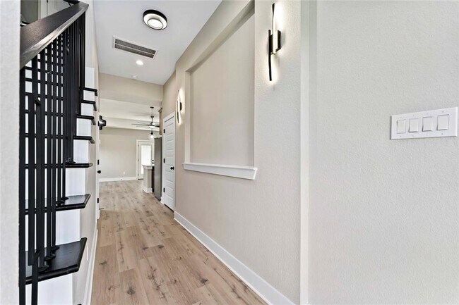 Building Photo - 9227 Ashville Dr