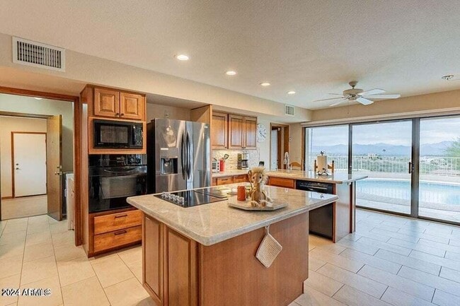 Building Photo - 16120 Cholla Dr