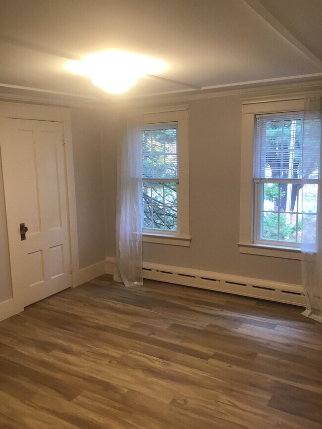 Building Photo - 132 Pine St