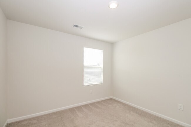 Building Photo - 132 Reindeer Rd S