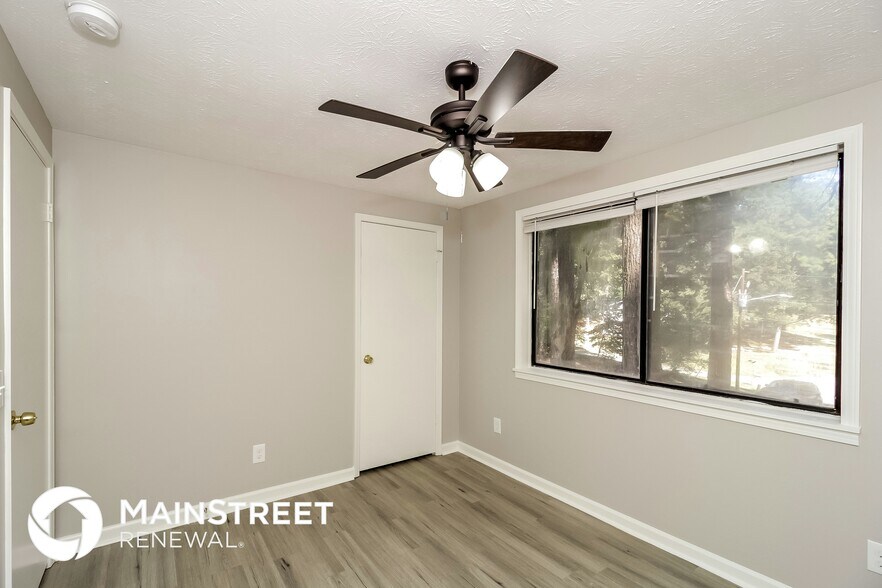 Building Photo - 2085 Swan Ct