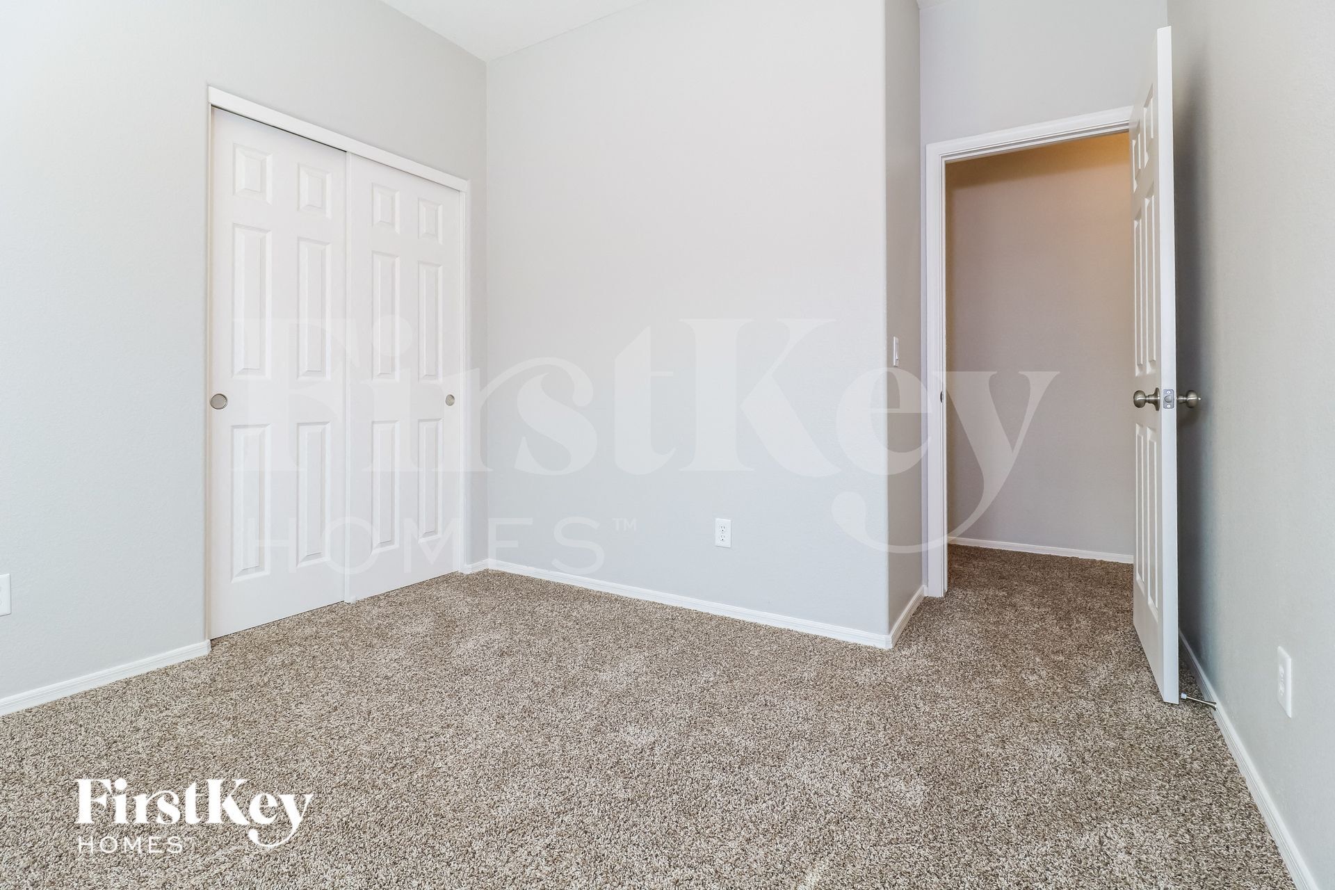 Building Photo - 14641 W Port Royale Ln