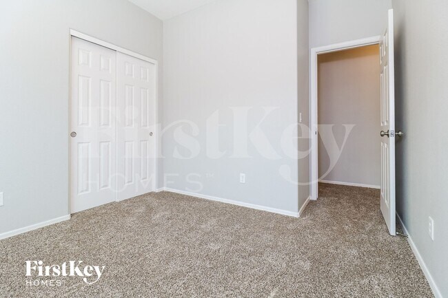 Building Photo - 14641 W Port Royale Ln