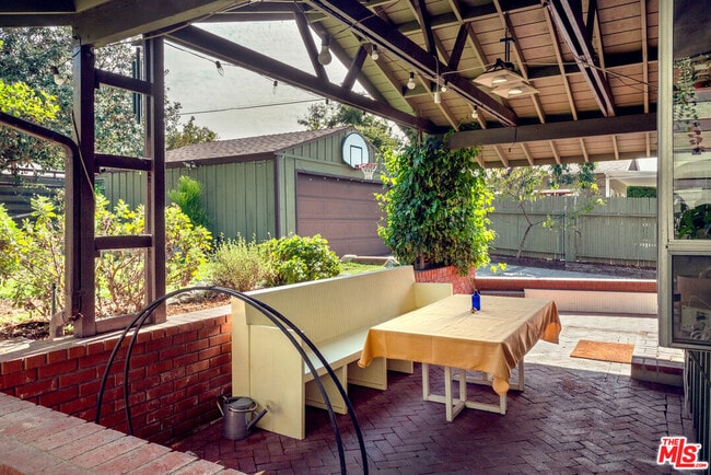 Building Photo - 1480 N Mentor Ave