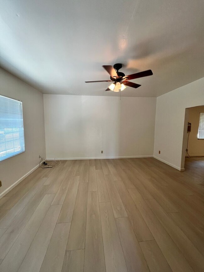 Building Photo - Remodeled 3 Bd/ 1Ba House