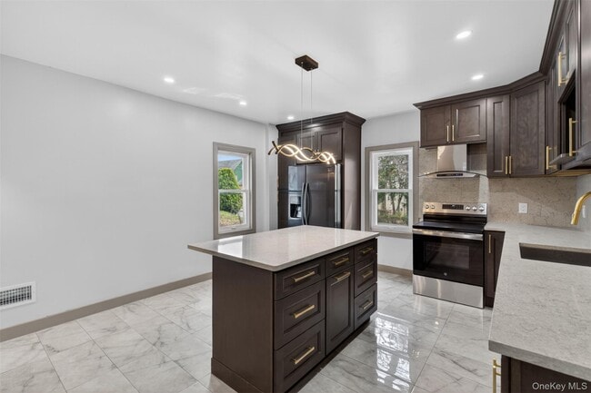 Building Photo - 62 Poplar St