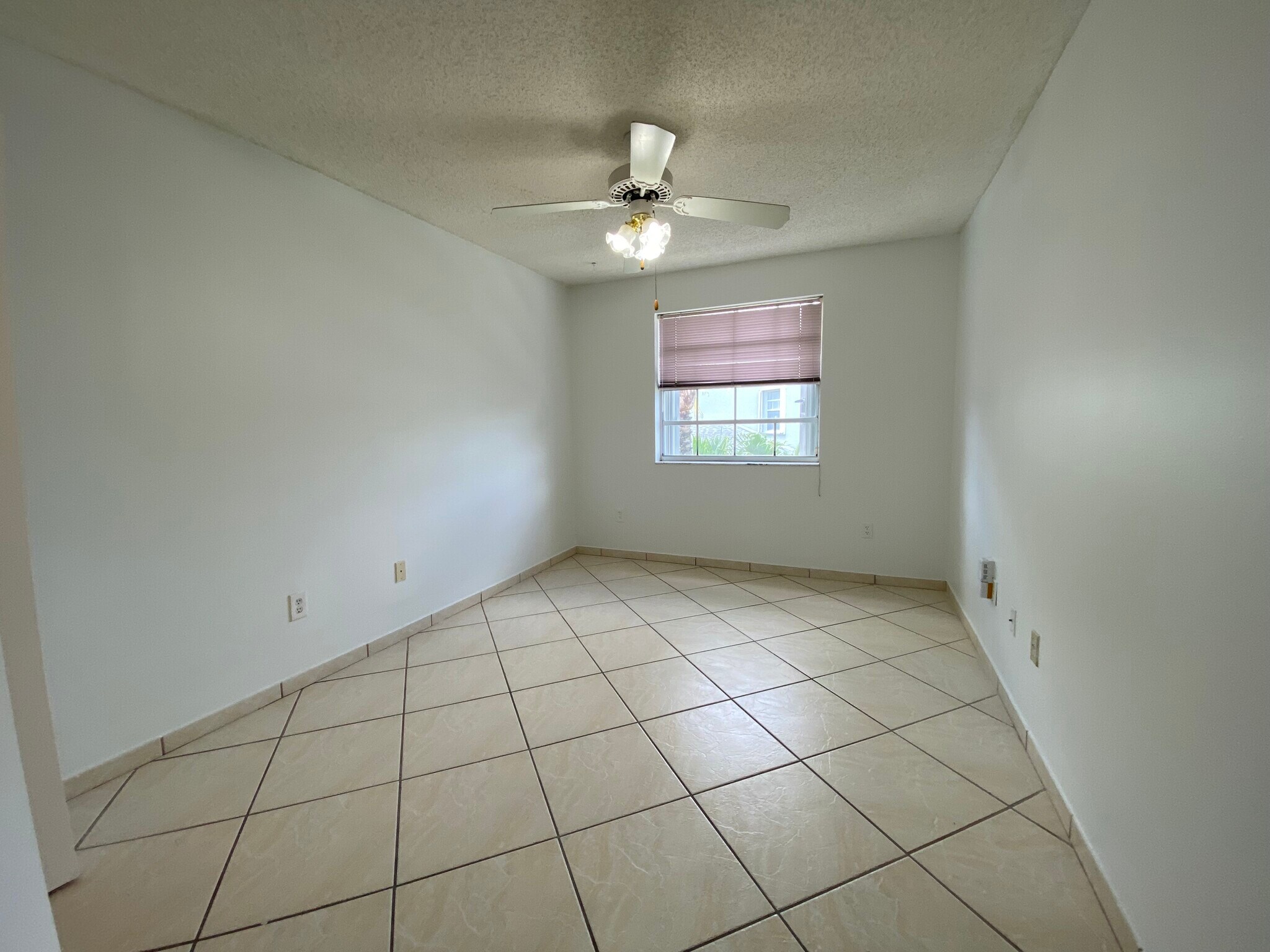 Building Photo - 2510 SE 20th Pl