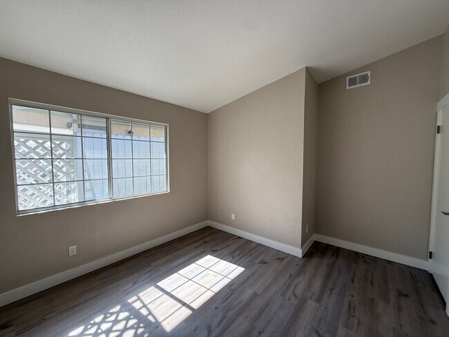 Building Photo - Completely Remodeled Home