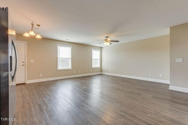 Building Photo - For Rent — Modern Duplex Near Historic Jonesborough