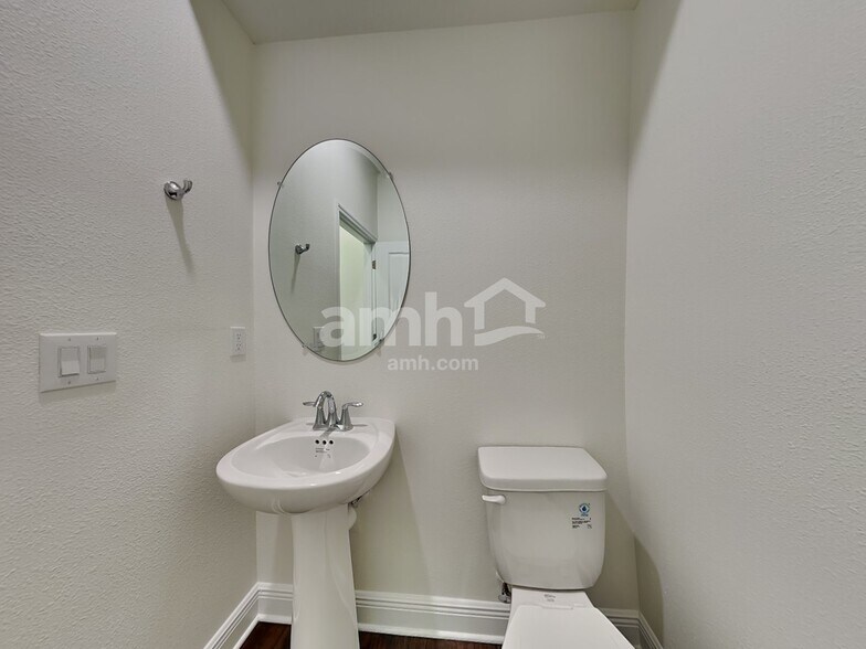 Building Photo - 27264 St Andrews Ave