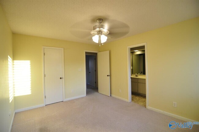 Building Photo - 9405 Hartwick Cir SE