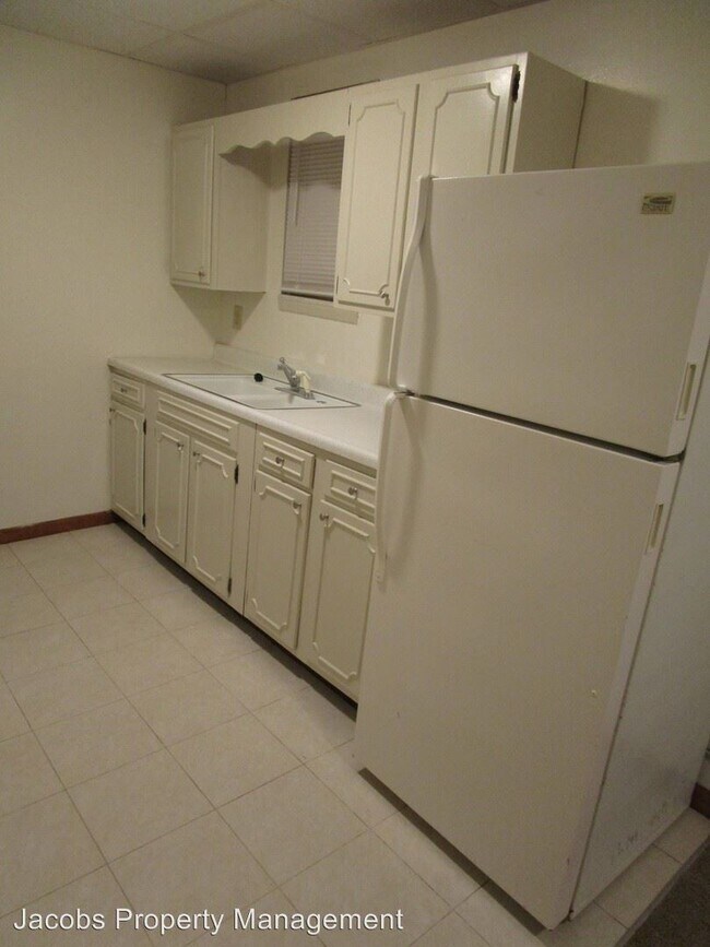 Building Photo - 6180 Circle Dr