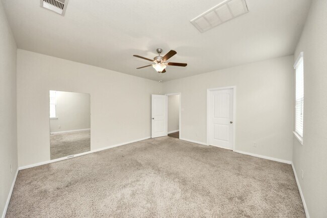 Building Photo - 1437 Northwood Springs Dr