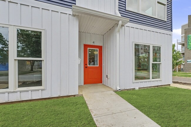 Building Photo - 108 S 5th St