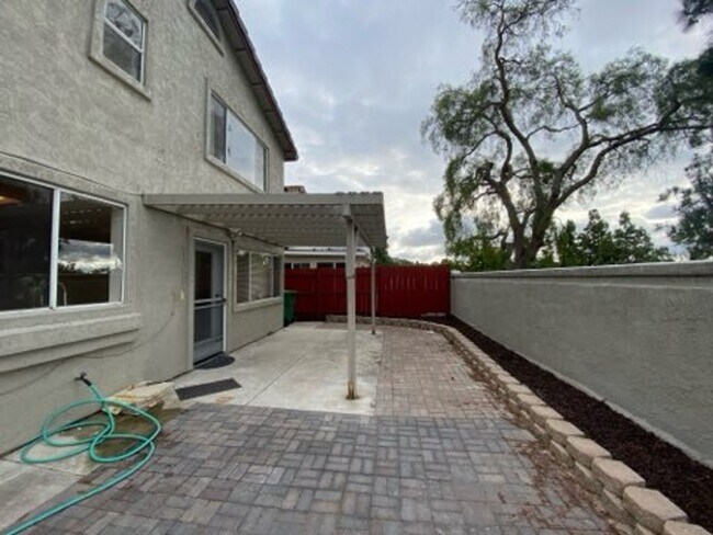 Building Photo - Spacious 4 bed/3 Bath in Oceanside!