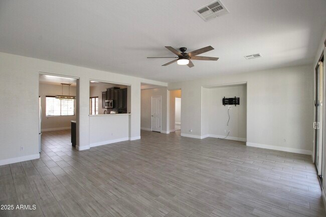 Building Photo - 19350 E Carriage Way