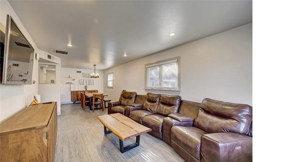 Building Photo - 1100 Worchester St